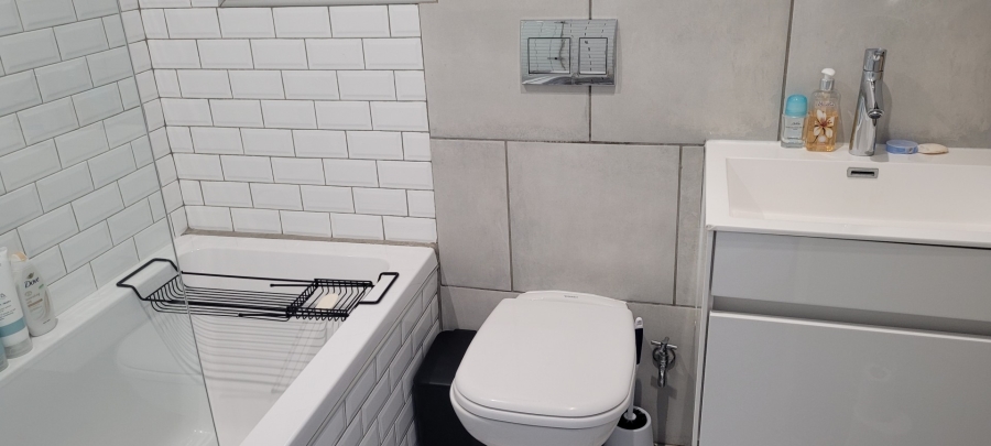 1 Bedroom Property for Sale in Victory Park Gauteng