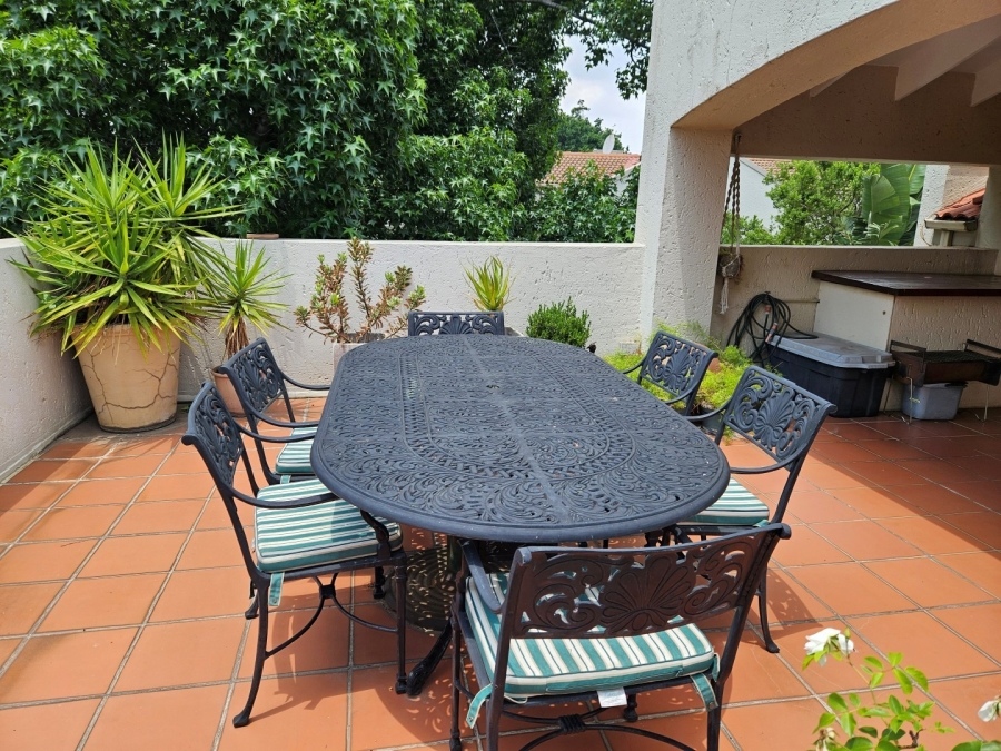 To Let 2 Bedroom Property for Rent in Melrose Gauteng