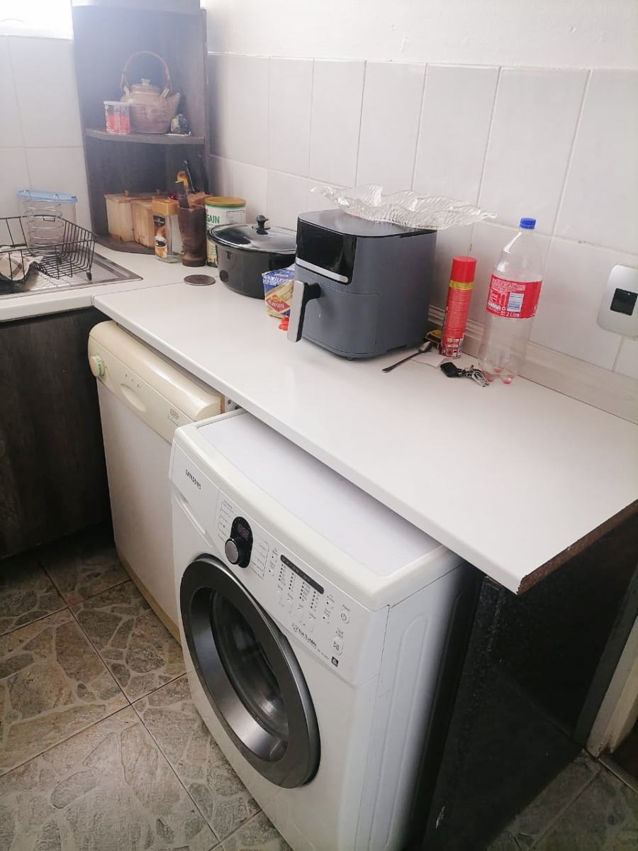 2 Bedroom Property for Sale in Windsor East Gauteng