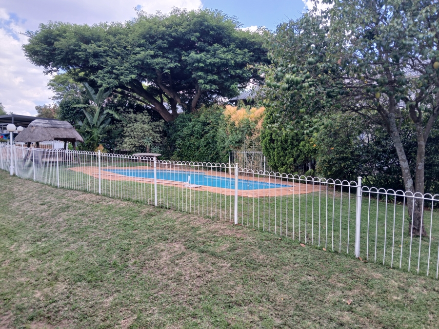 2 Bedroom Property for Sale in Constantia Kloof Gauteng