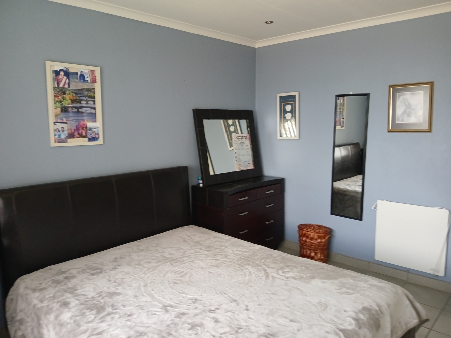 2 Bedroom Property for Sale in Constantia Kloof Gauteng