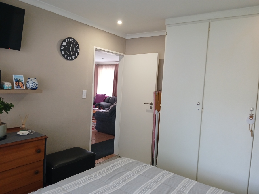2 Bedroom Property for Sale in Constantia Kloof Gauteng