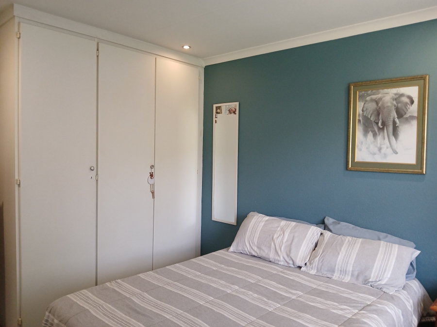 2 Bedroom Property for Sale in Constantia Kloof Gauteng