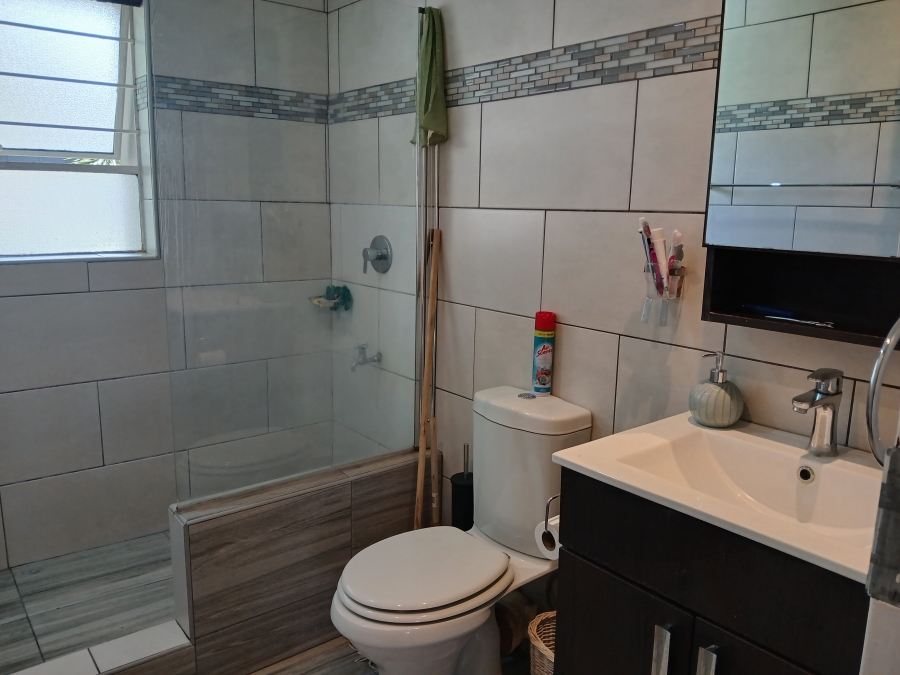 2 Bedroom Property for Sale in Constantia Kloof Gauteng