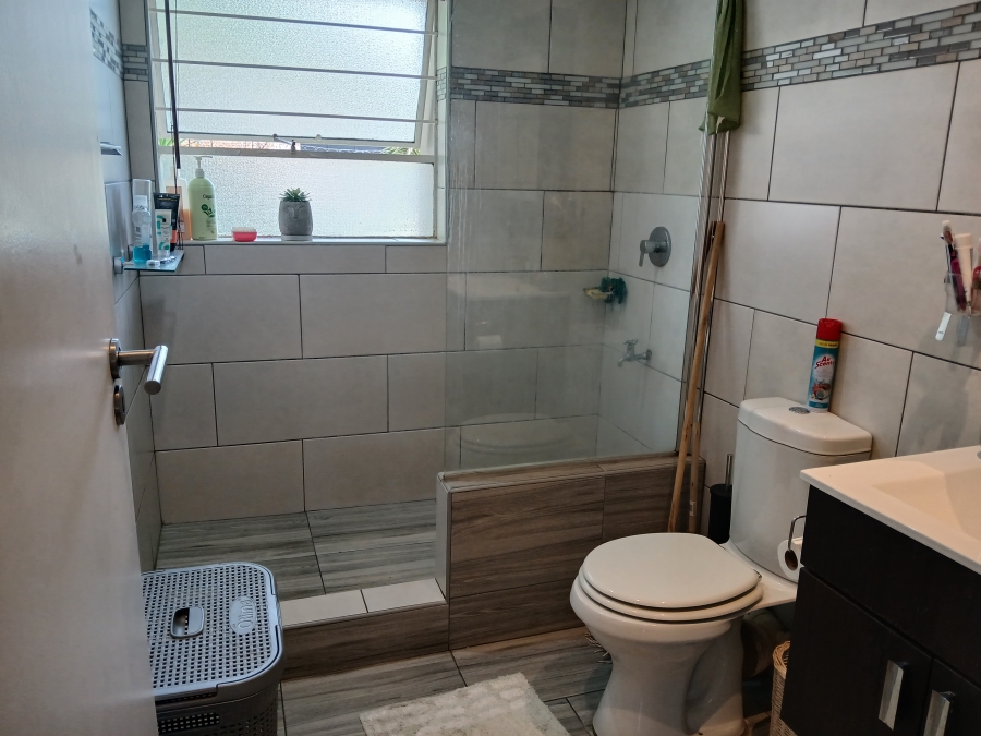 2 Bedroom Property for Sale in Constantia Kloof Gauteng