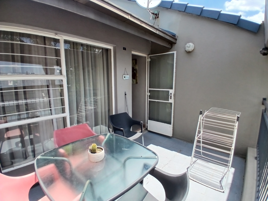 2 Bedroom Property for Sale in Constantia Kloof Gauteng