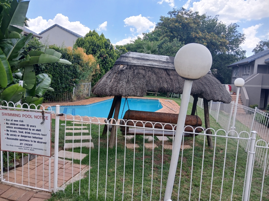 2 Bedroom Property for Sale in Constantia Kloof Gauteng