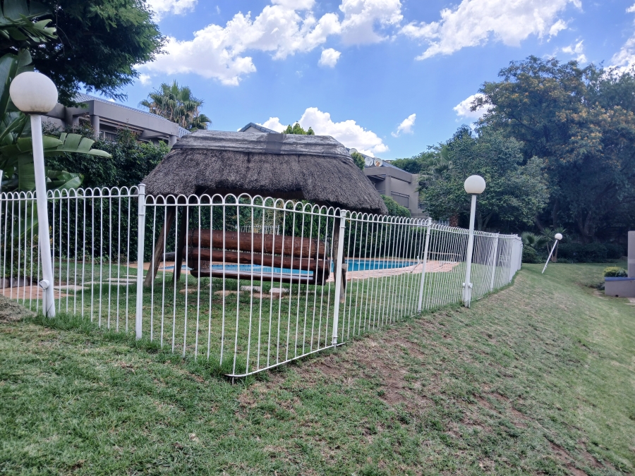 2 Bedroom Property for Sale in Constantia Kloof Gauteng