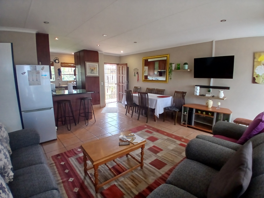 2 Bedroom Property for Sale in Constantia Kloof Gauteng