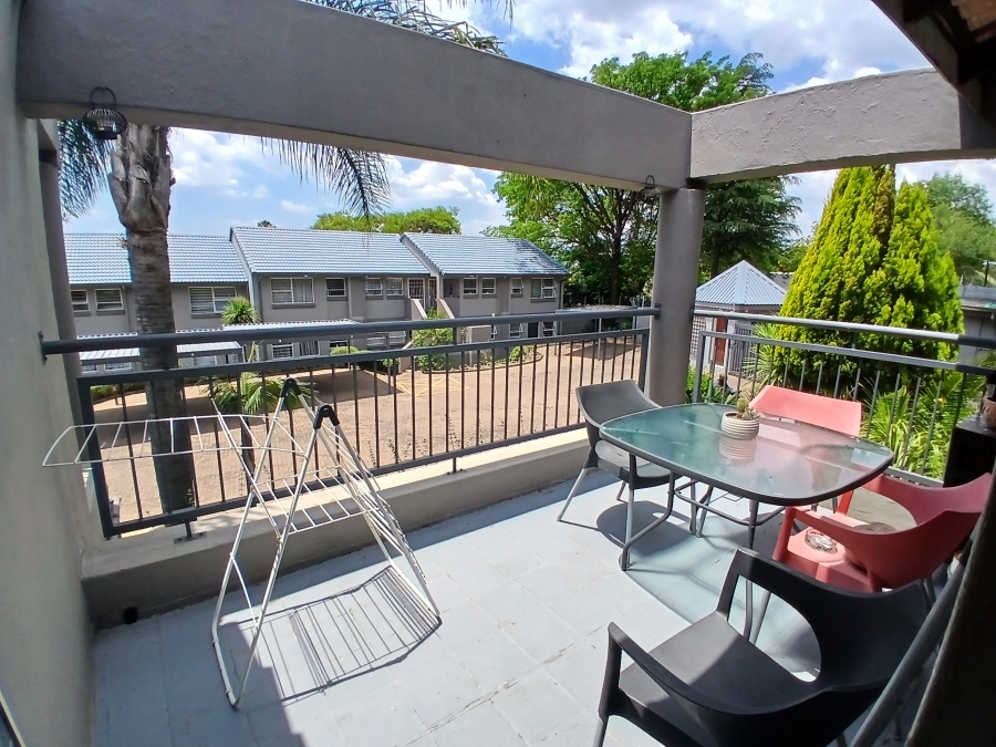 2 Bedroom Property for Sale in Constantia Kloof Gauteng