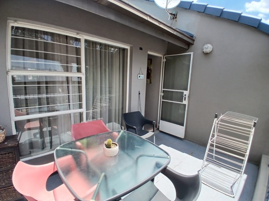 2 Bedroom Property for Sale in Constantia Kloof Gauteng