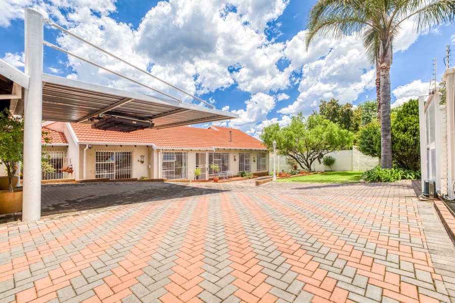 4 Bedroom Property for Sale in Douglasdale Gauteng
