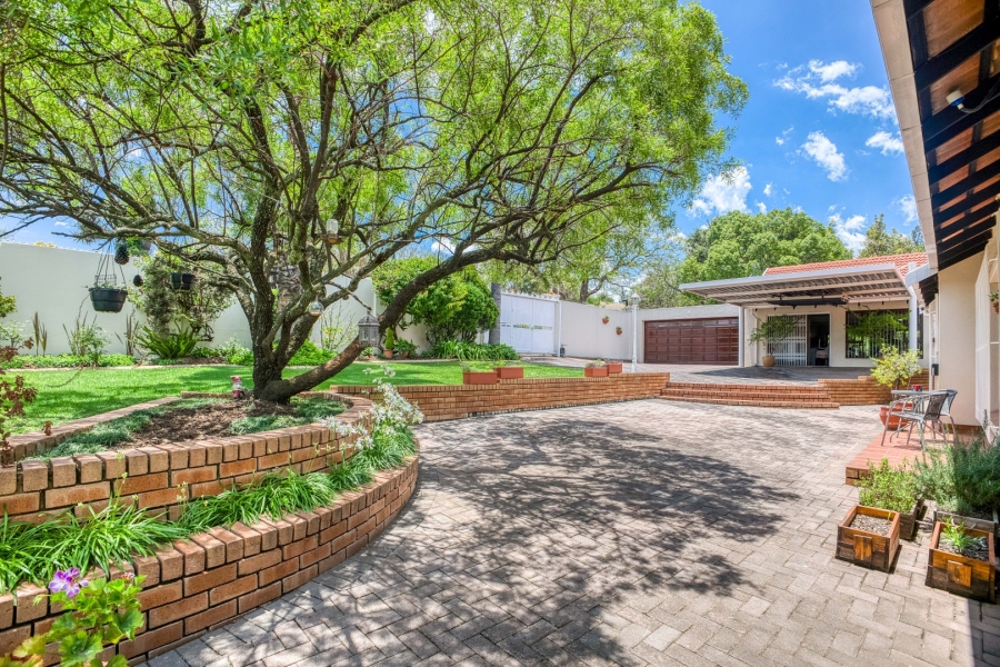 4 Bedroom Property for Sale in Douglasdale Gauteng