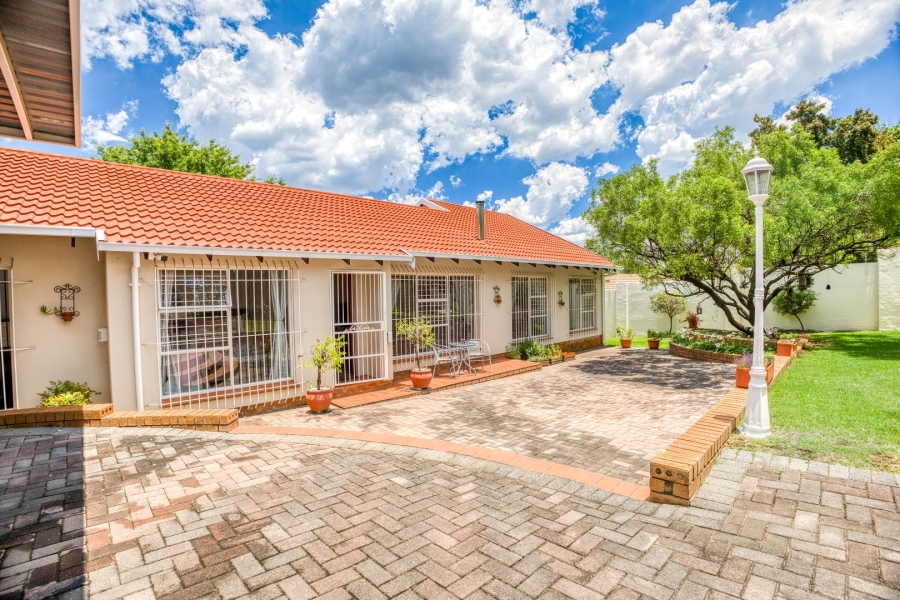 4 Bedroom Property for Sale in Douglasdale Gauteng