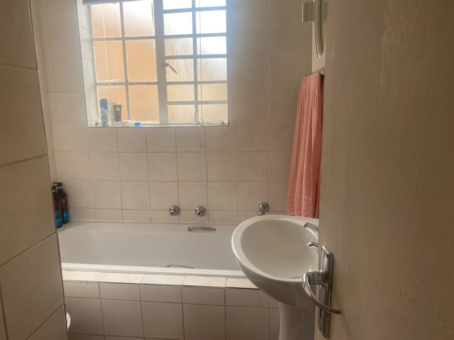 To Let 2 Bedroom Property for Rent in Honeydew Gauteng