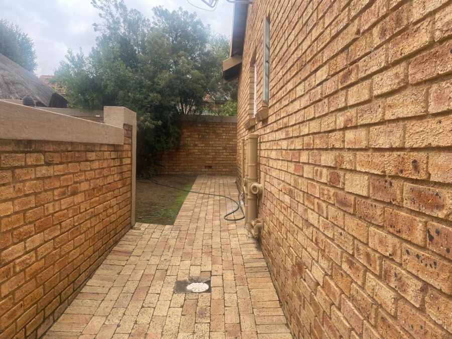 To Let 2 Bedroom Property for Rent in Honeydew Gauteng