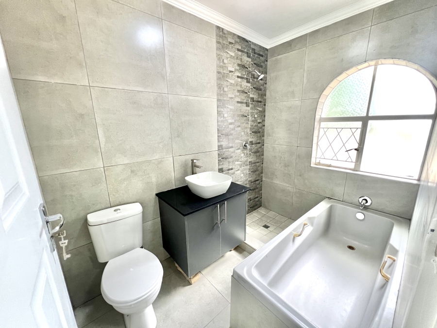 To Let 4 Bedroom Property for Rent in Vorna Valley Gauteng