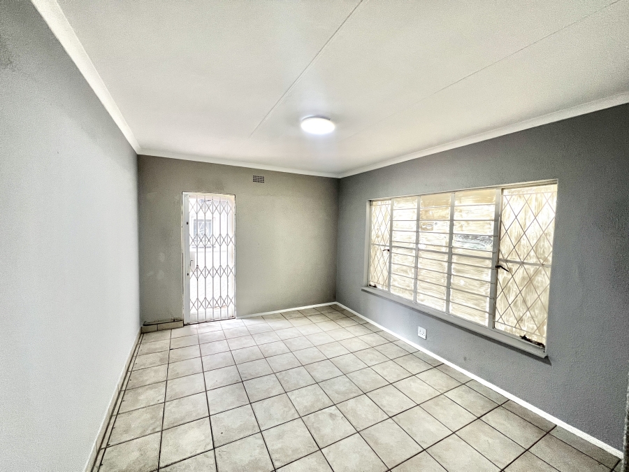 To Let 4 Bedroom Property for Rent in Vorna Valley Gauteng