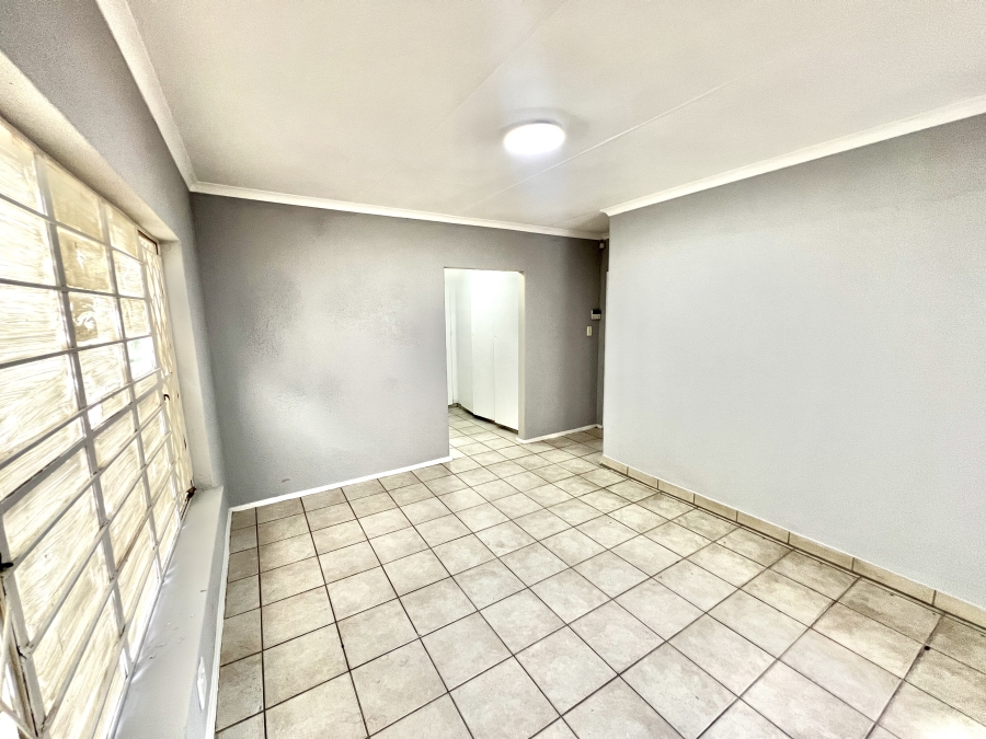 To Let 4 Bedroom Property for Rent in Vorna Valley Gauteng