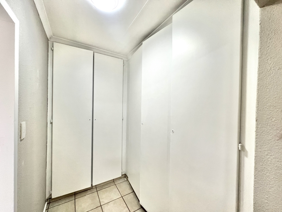 To Let 4 Bedroom Property for Rent in Vorna Valley Gauteng