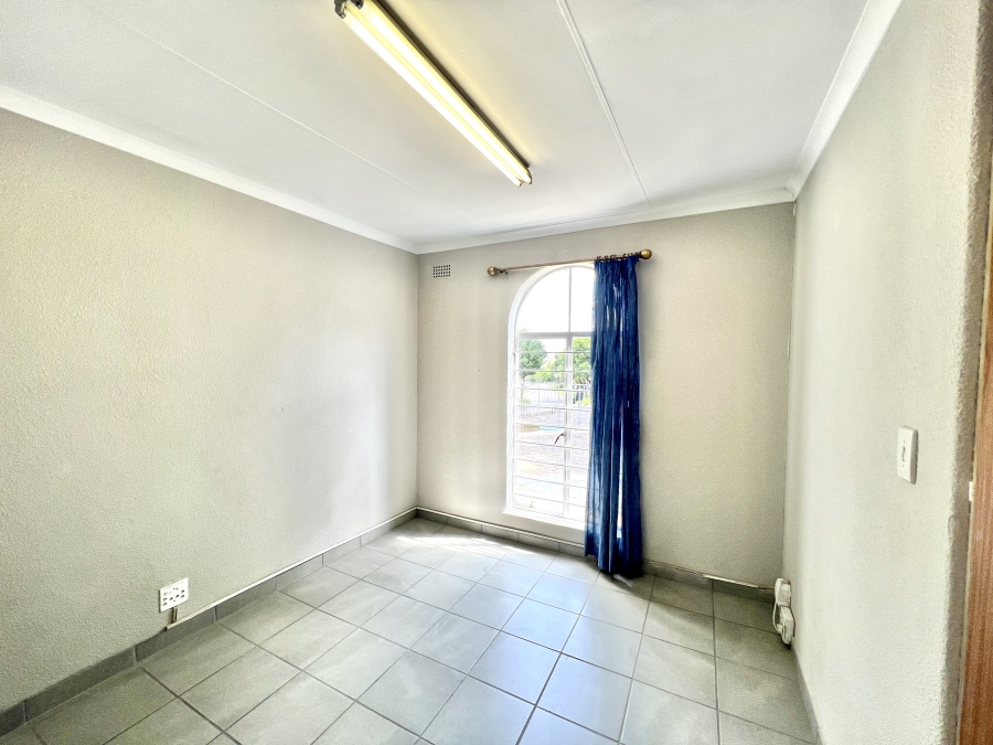 To Let 4 Bedroom Property for Rent in Vorna Valley Gauteng
