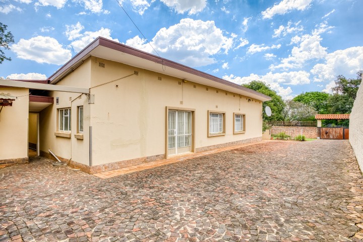 4 Bedroom Property for Sale in Linden Gauteng