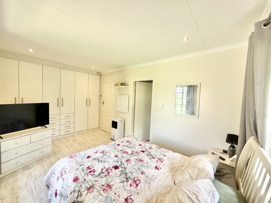 5 Bedroom Property for Sale in Glen Austin Gauteng