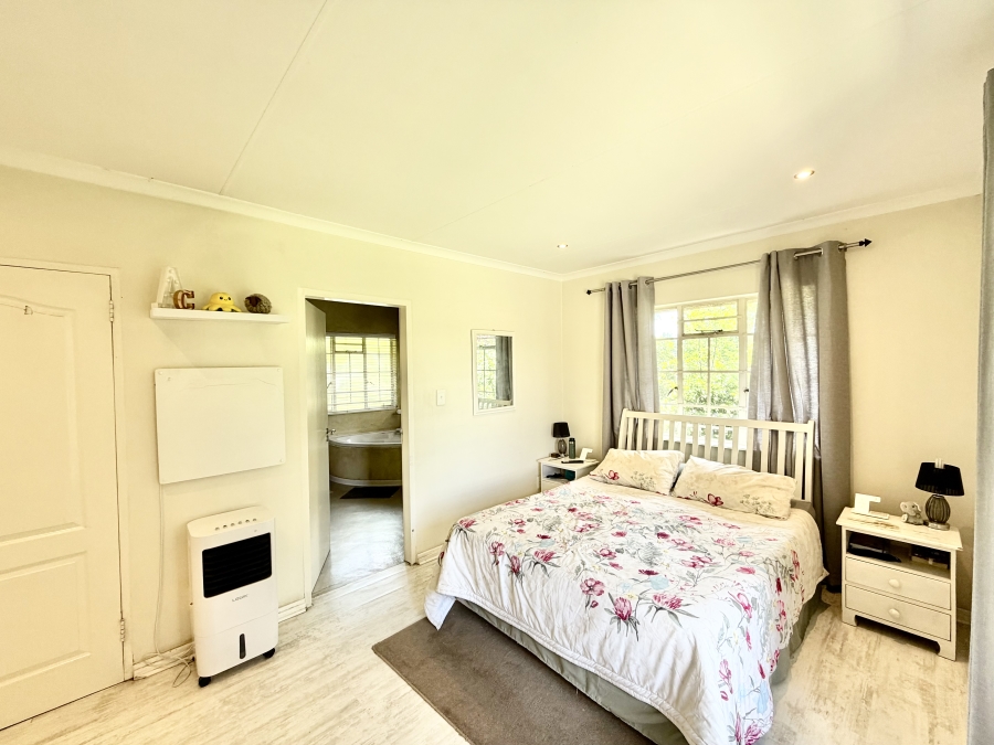 5 Bedroom Property for Sale in Glen Austin Gauteng