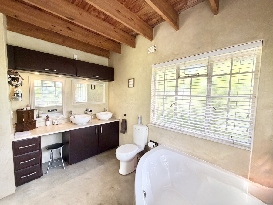 5 Bedroom Property for Sale in Glen Austin Gauteng