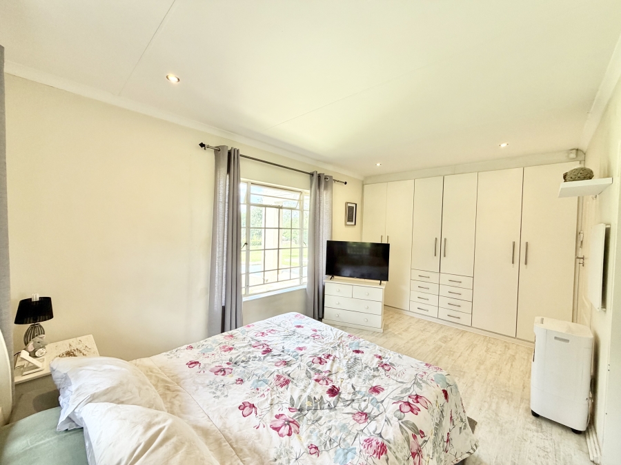 5 Bedroom Property for Sale in Glen Austin Gauteng