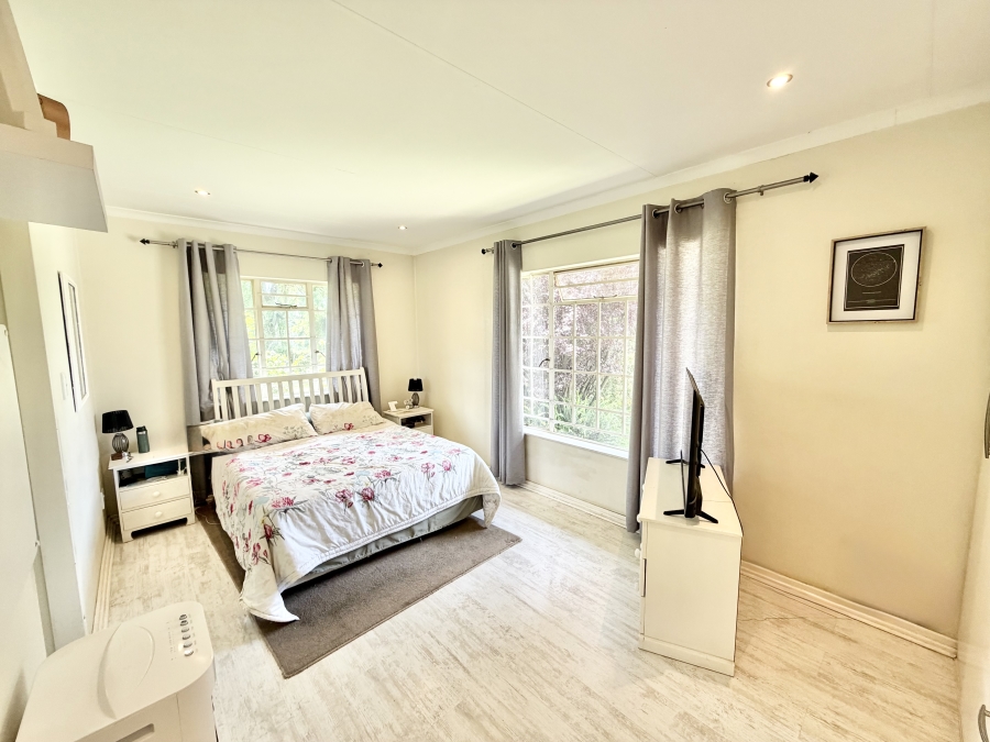 5 Bedroom Property for Sale in Glen Austin Gauteng