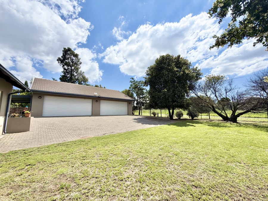 5 Bedroom Property for Sale in Glen Austin Gauteng