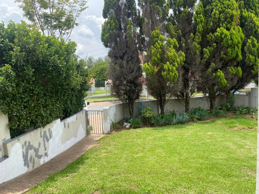 To Let 3 Bedroom Property for Rent in Broadacres Gauteng