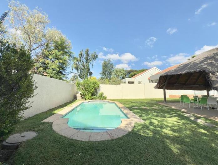 To Let 3 Bedroom Property for Rent in Broadacres Gauteng