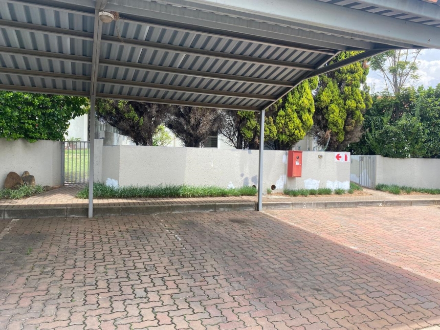 To Let 3 Bedroom Property for Rent in Broadacres Gauteng