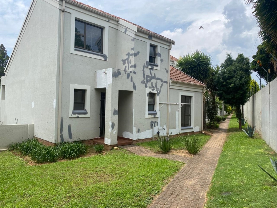 To Let 3 Bedroom Property for Rent in Broadacres Gauteng