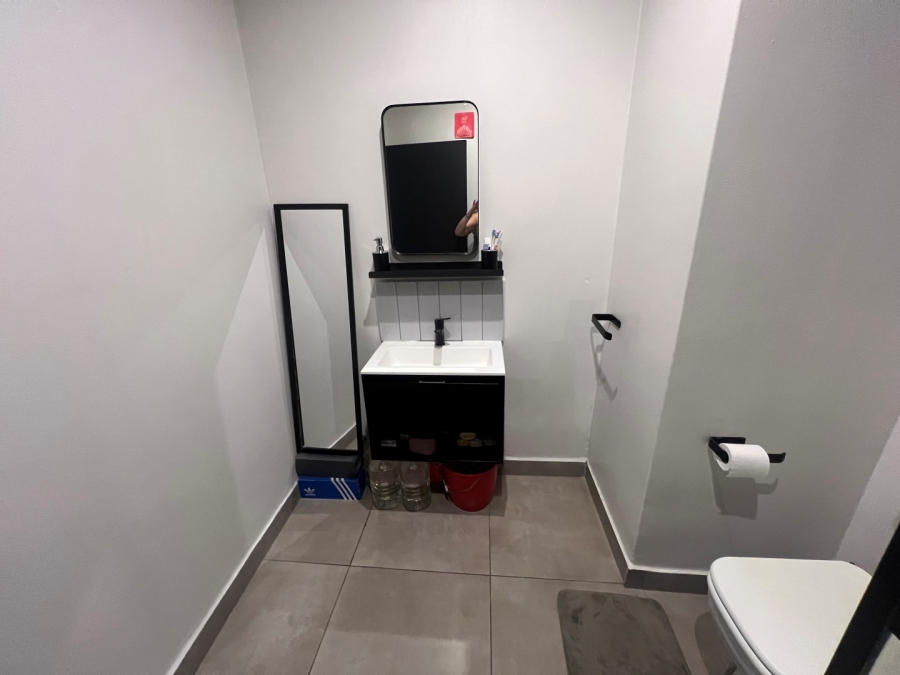 To Let 1 Bedroom Property for Rent in Sandown Gauteng