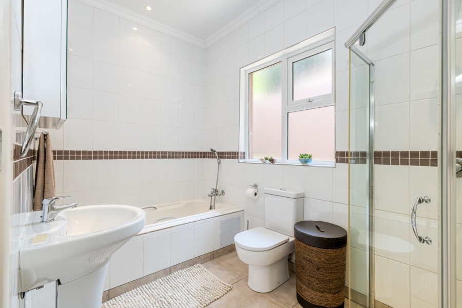 2 Bedroom Property for Sale in Forest Town Gauteng