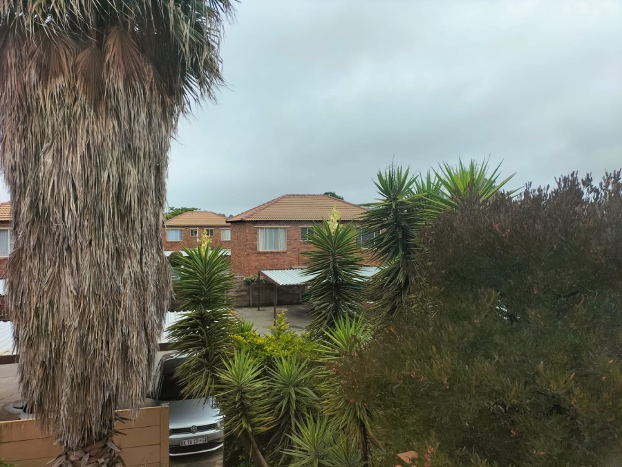 To Let 2 Bedroom Property for Rent in Florida Glen Gauteng