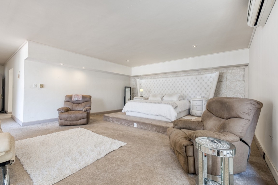 5 Bedroom Property for Sale in Oaklands Gauteng