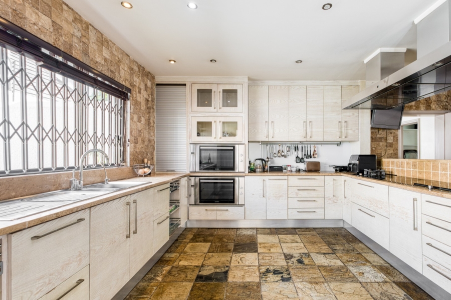 5 Bedroom Property for Sale in Oaklands Gauteng