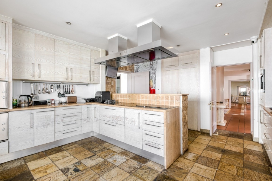 5 Bedroom Property for Sale in Oaklands Gauteng