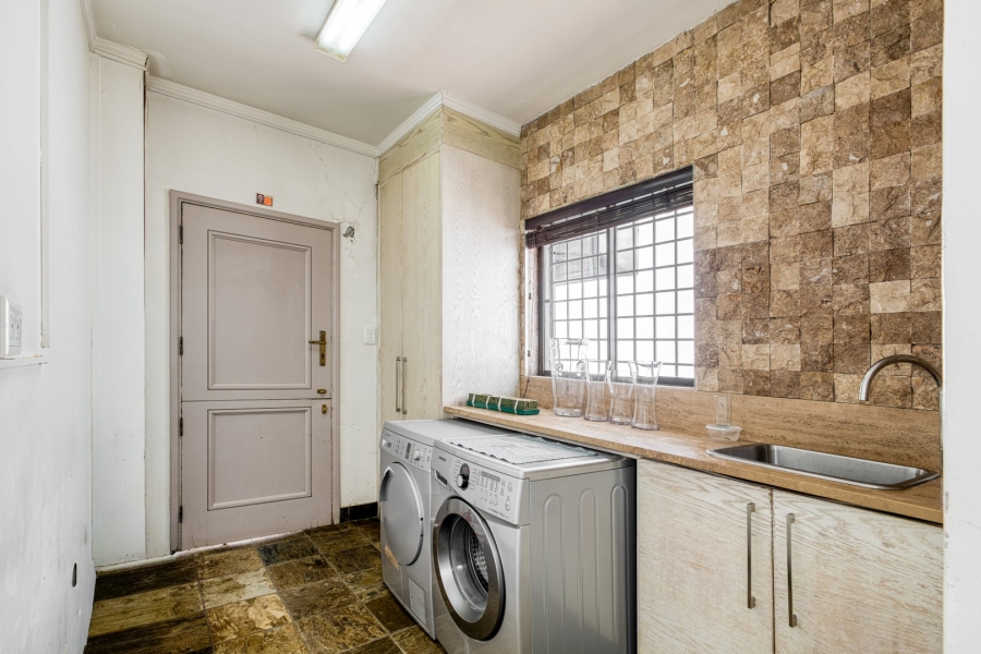 5 Bedroom Property for Sale in Oaklands Gauteng