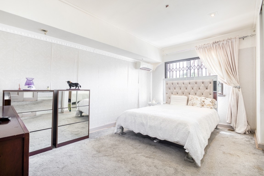 5 Bedroom Property for Sale in Oaklands Gauteng