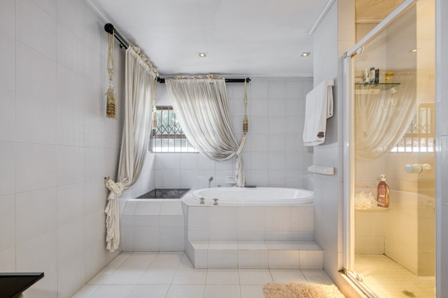 5 Bedroom Property for Sale in Oaklands Gauteng