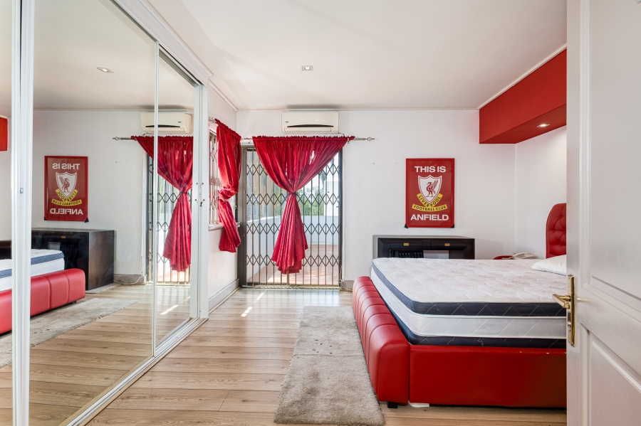 5 Bedroom Property for Sale in Oaklands Gauteng