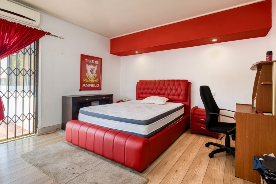 5 Bedroom Property for Sale in Oaklands Gauteng