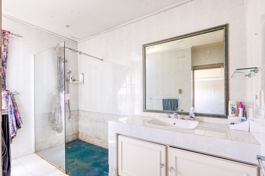 5 Bedroom Property for Sale in Oaklands Gauteng