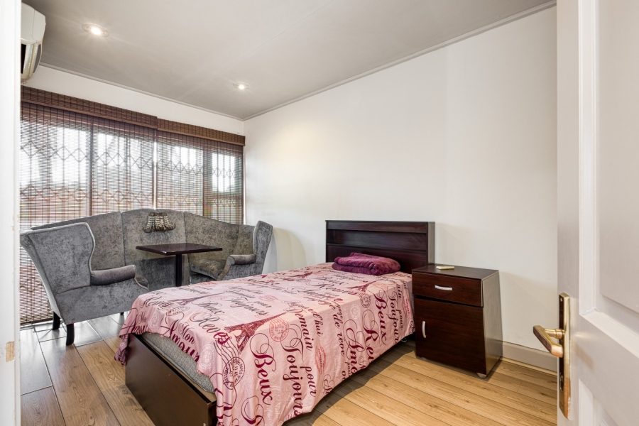 5 Bedroom Property for Sale in Oaklands Gauteng