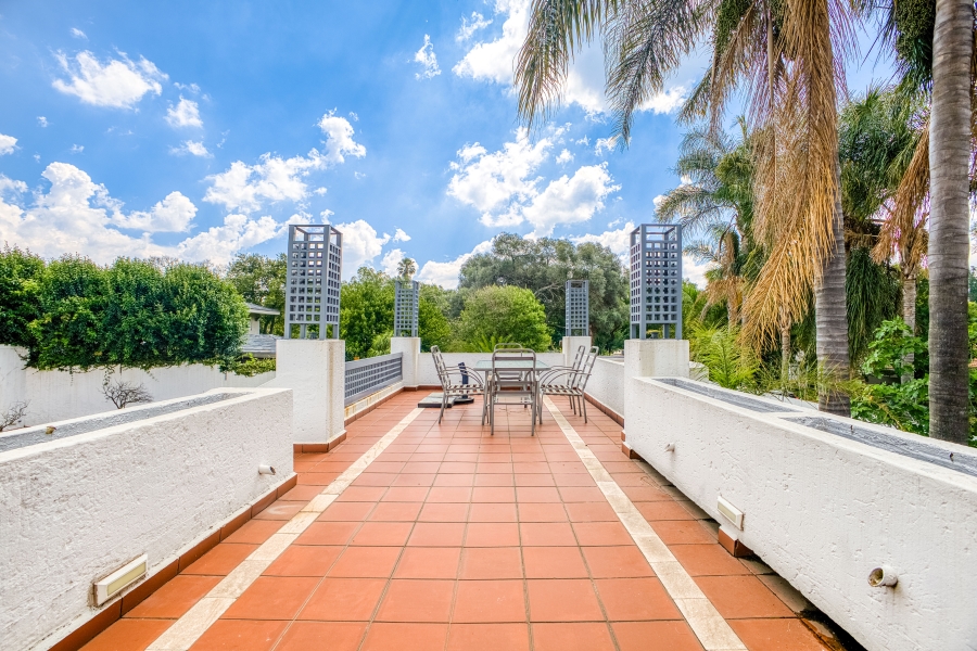 5 Bedroom Property for Sale in Oaklands Gauteng